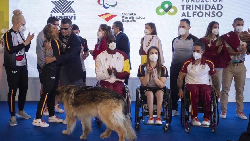 El equipo Paralímpico Español luce sus nuevas equipaciones en València