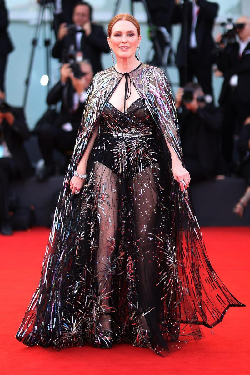 La actriz Julianne Moore con un vestido de Valentino en el Festival de cine de Venecia