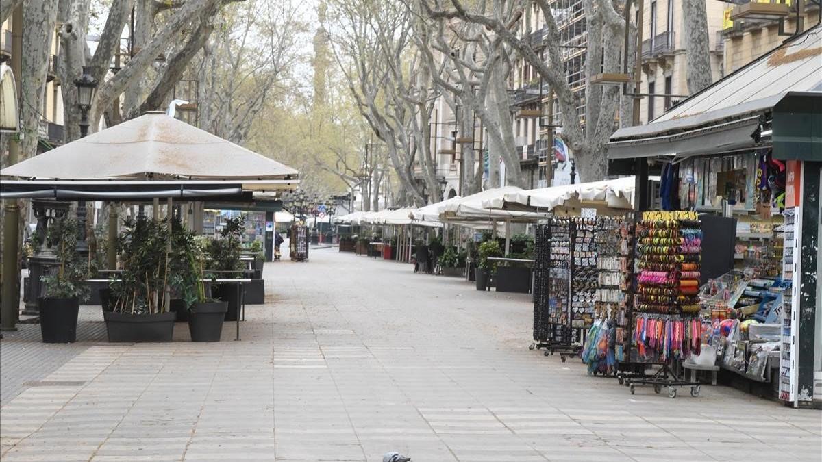 La Rambla a la altura de la calle de Unió, vacia por el coronavirus