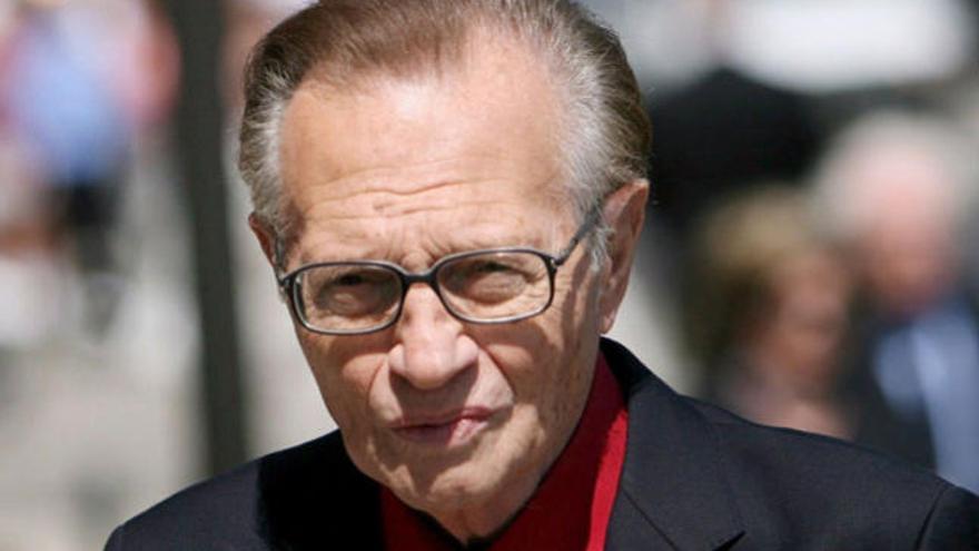 Larry King deja su programa de televisión