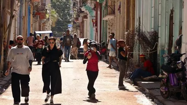 La crisis de combustible en Cuba obliga a aerolíneas a cancelar y adaptar vuelos