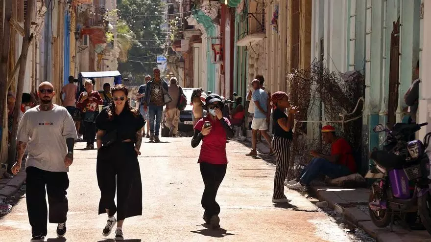 La crisis de combustible en Cuba obliga a aerolíneas a cancelar y adaptar vuelos