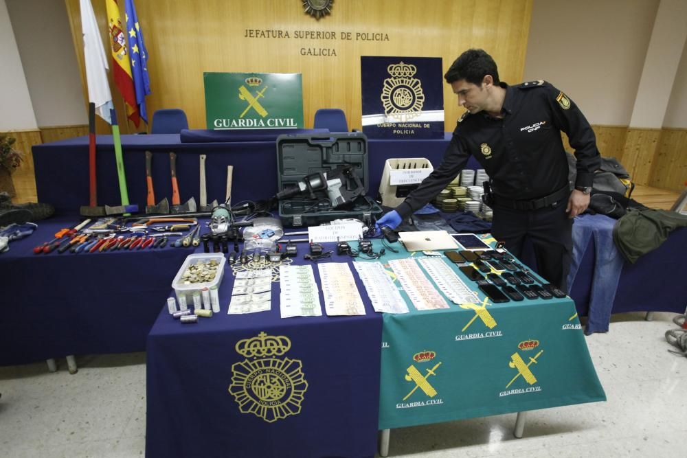 La organización desmantelada tras la detención de cuatro presuntos delincuentes tenía su principal radio de acción en polígonos industriales de A Coruña y Pontevedra.