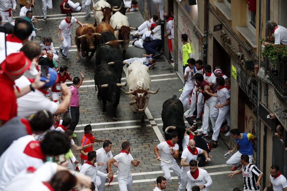 Los toros de Fuente Ymbro cumplen protagonizan un encierro rápido y limpio