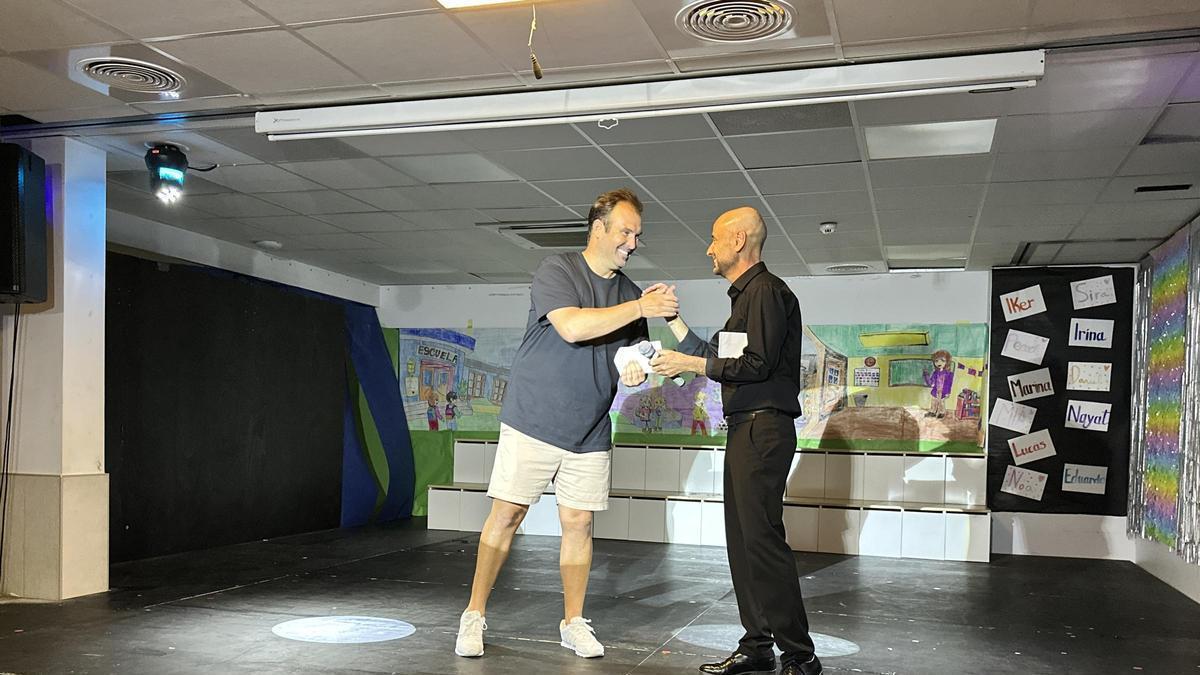 Entrega del cheque solidario a Proyecto Juntos