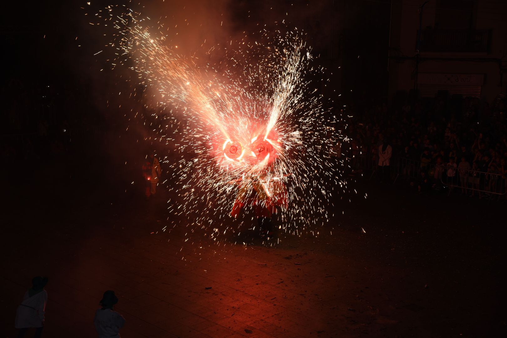 Esclat de gent a la Mostra del Correfoc