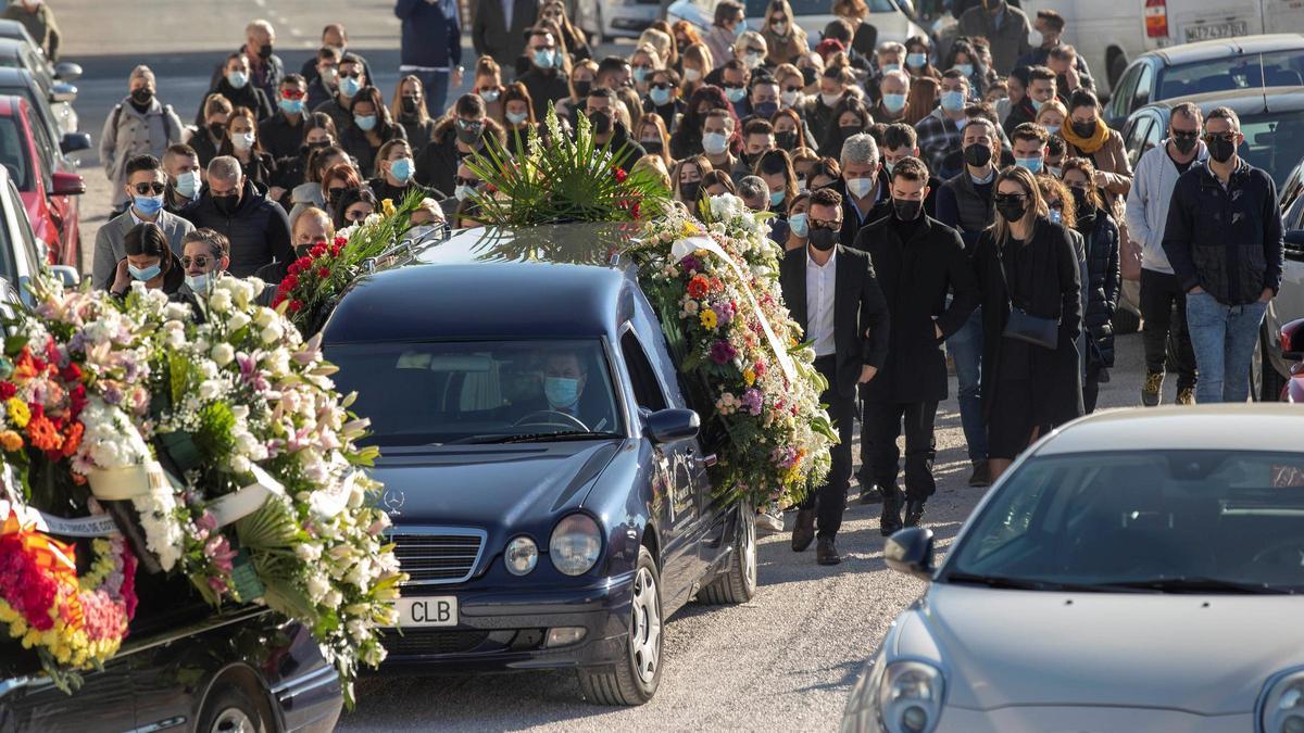 Funeral de la mujer fallecida tras someterse a una lipoescultura