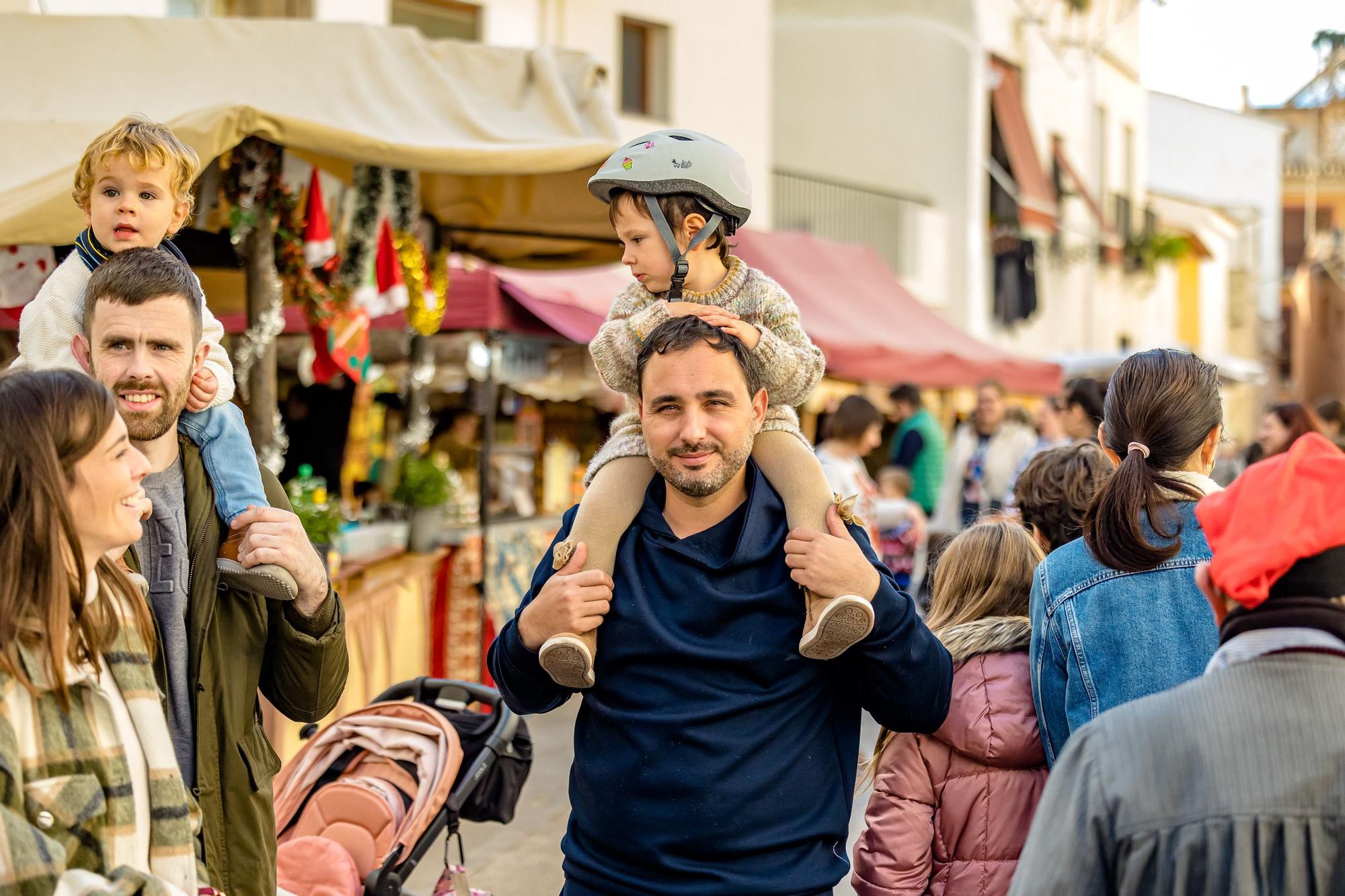 Multitudinario Mercado Navideño en el casco histórico de Finestrat