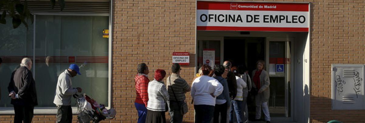 El paro baja de los 4 millones por primera vez desde el 2010