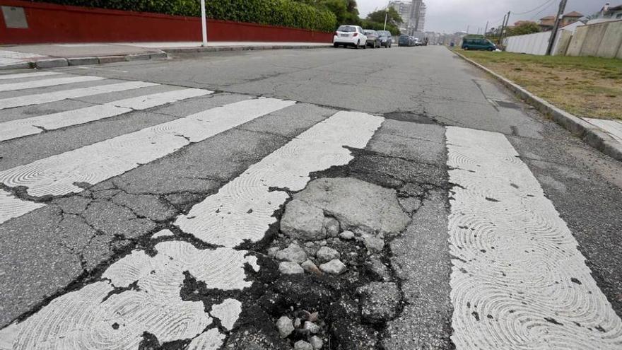 A la derecha, zona de la calle Pablo Laloux en la que se remodelará el aparcamiento existente.