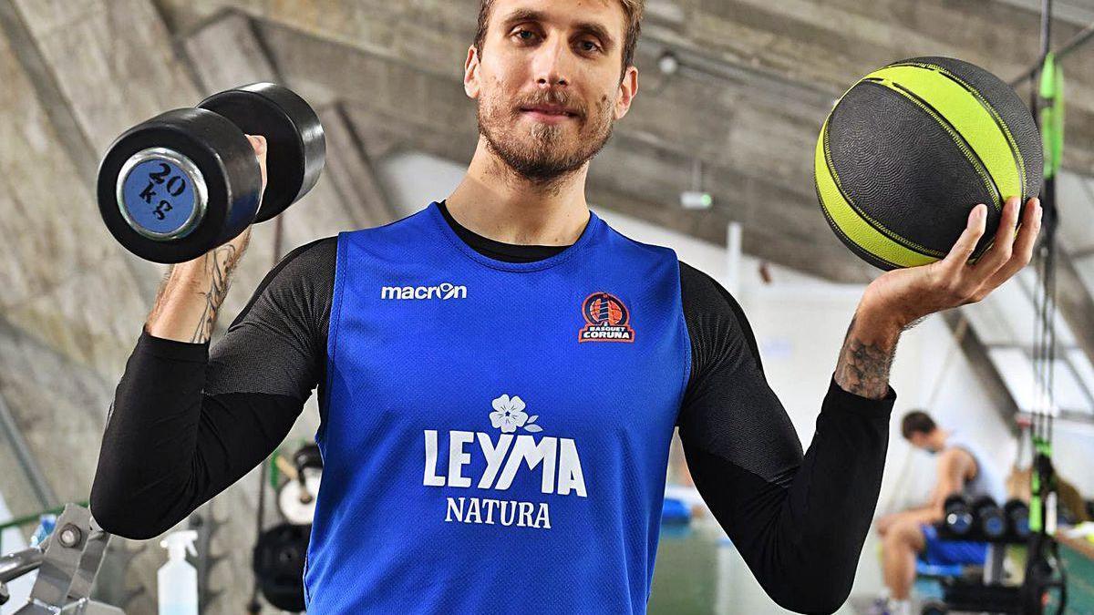 Javi Vega, ayer, en el gimnasio del Palacio de los Deportes de Riazor.