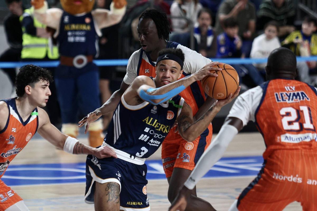 Todas las imágenes del Alimerka Oviedo Baloncesto-Leyma Coruña disputado en el Palacio de los Deportes (84-89)