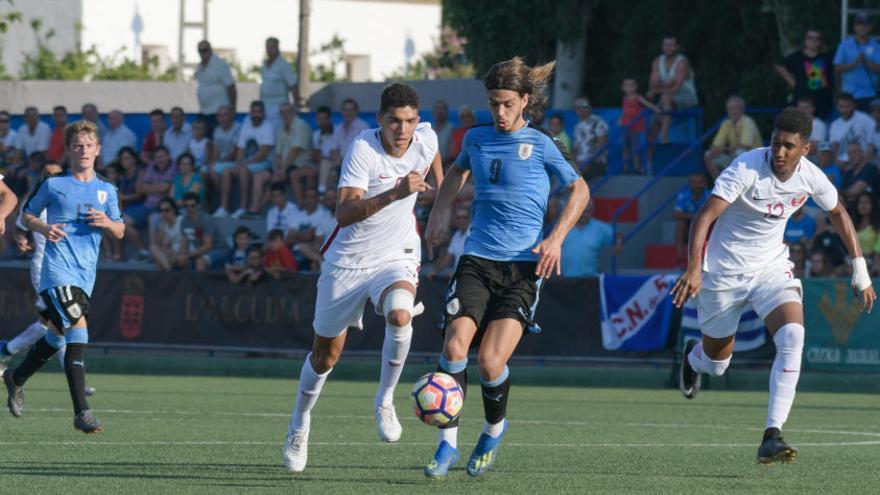 El gol del ´9´ otorgó los primeros tres puntos a los charrúas en la tercera jornada que se disputó en el Estadio Els Arcs.