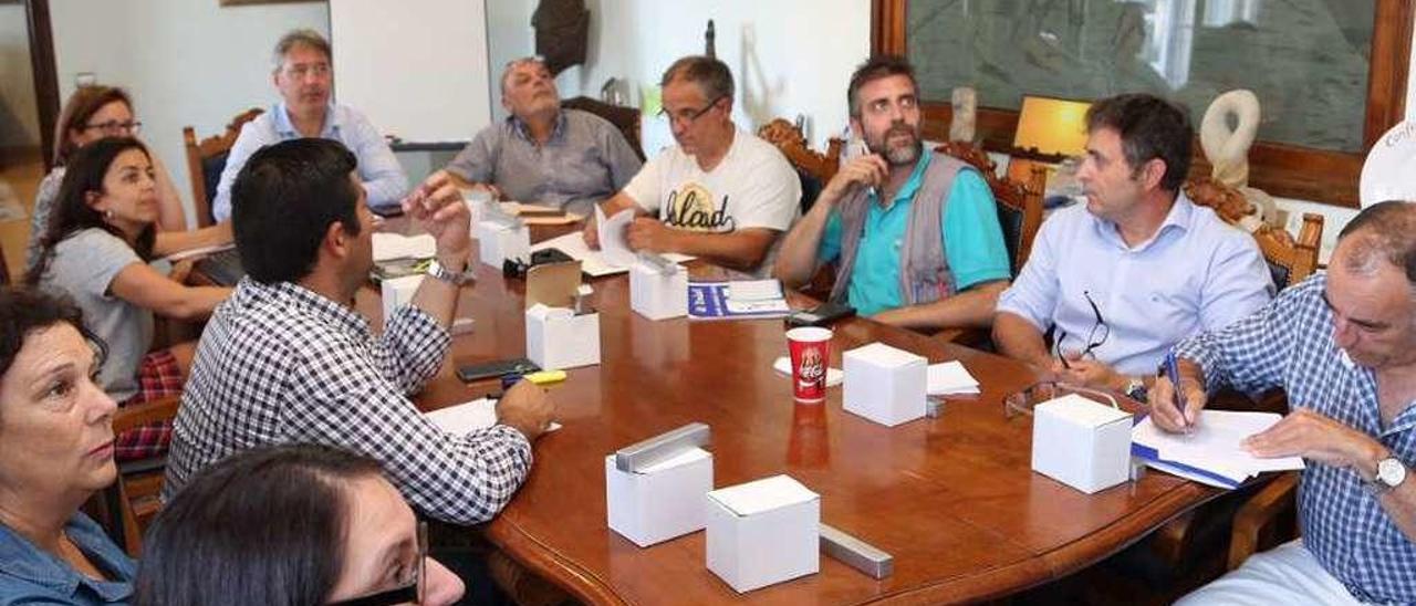 Reunión del Consello de Turismo en la que Emma Torres presentó los resultados de la fiesta. // Muñiz