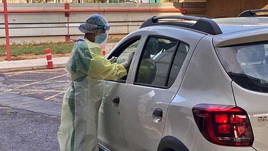 Obtenció de PCRs des de dins dels vehicles a l&#039;Hospital Universitari de Cartagena.