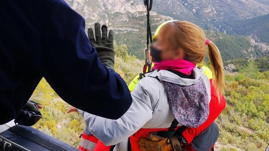 La senderista rescatada en la Pobla de Benifassà se encontraba en una zona escarpada por lo que se ha utilizado un helicóptero.