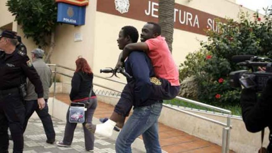 Cerca de un centenar de inmigrantes logra entrar en Melilla