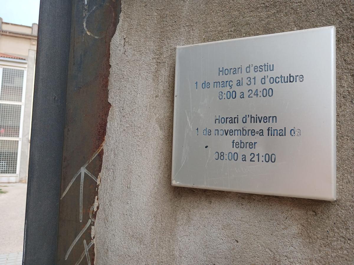 Queixes veïnals entorn de la Casa Caritat de Manresa per brutícia i incivisme Queixes veïnals entorn de la Casa Caritat de Manresa per brutícia i incivisme