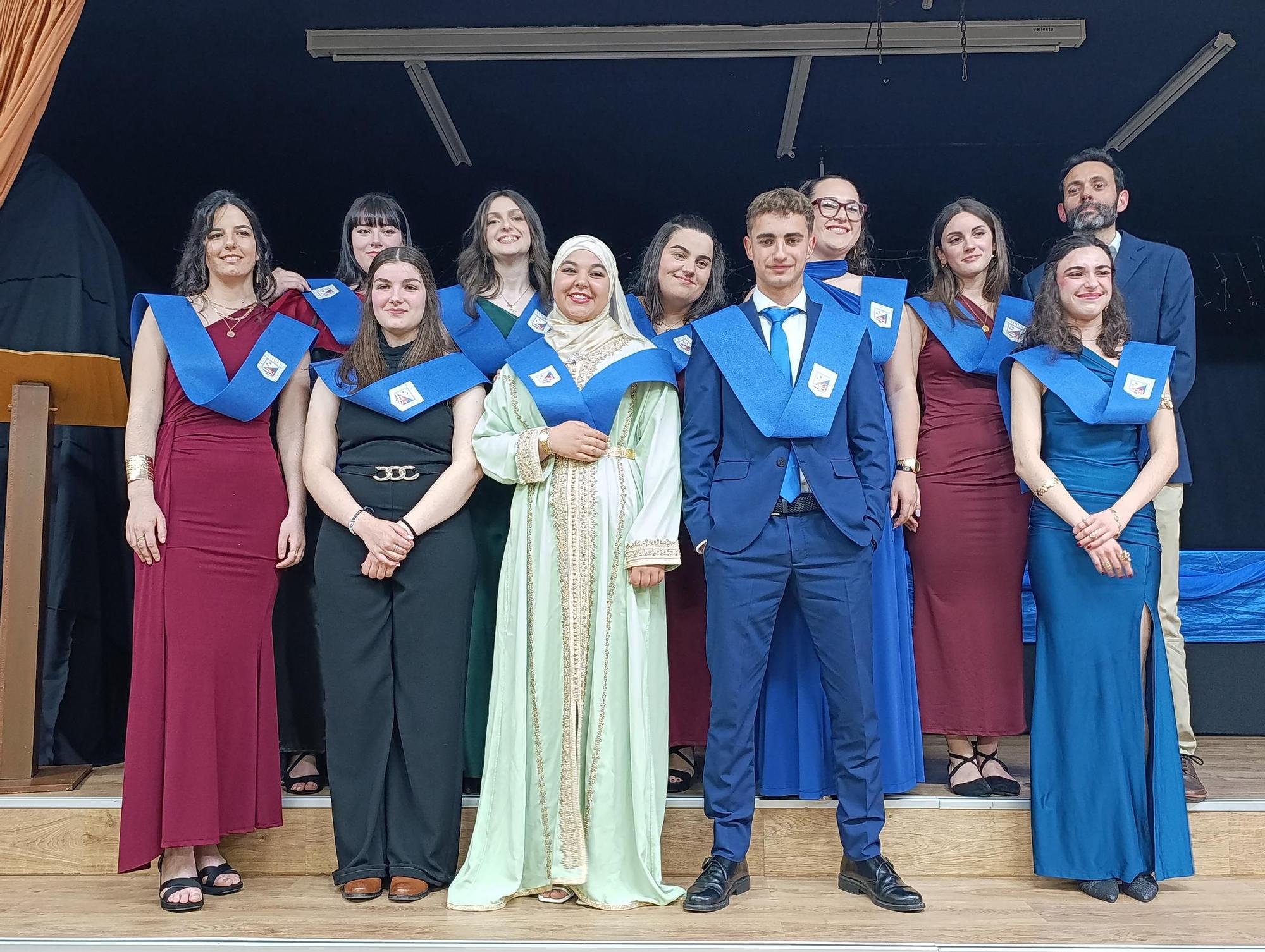 Diplomas y música en la Graduación del Ramón Areces de Grado