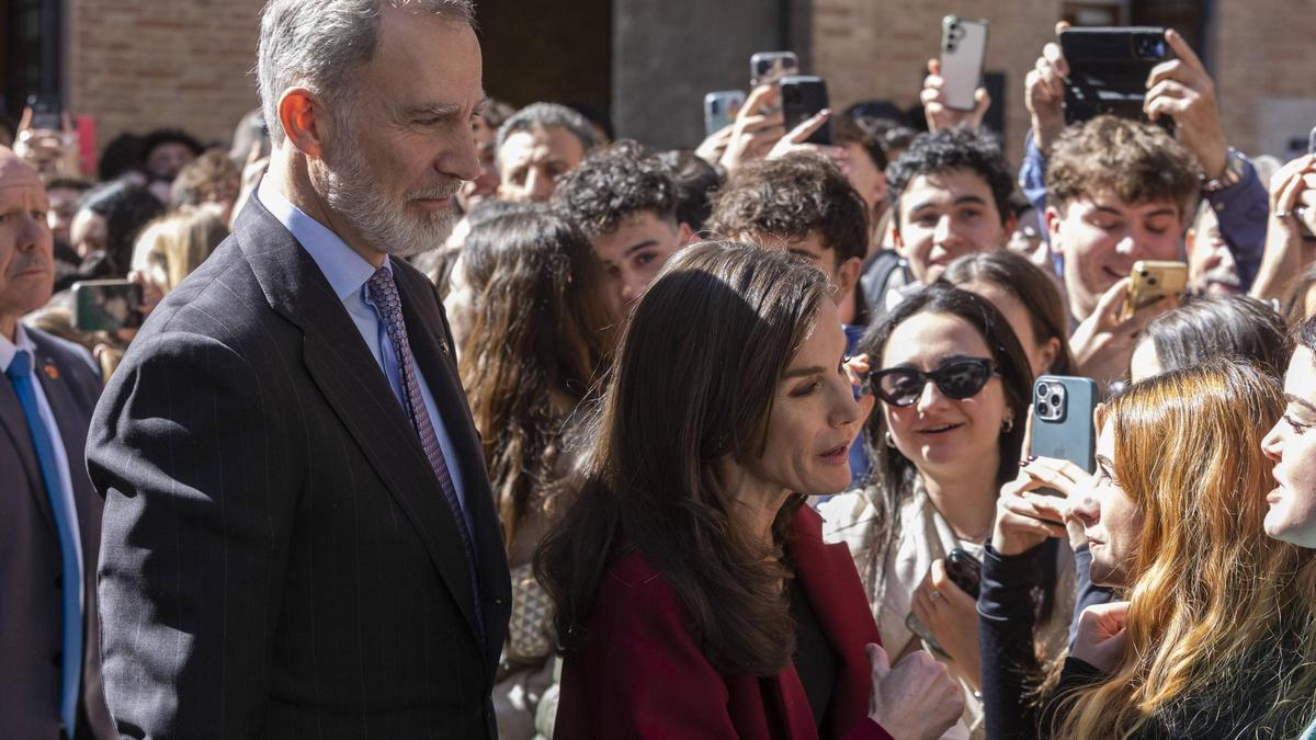 Los Reyes durante su reunión con colectivos empresariales y sociales afectados por la dana, en una imagen de archivo.