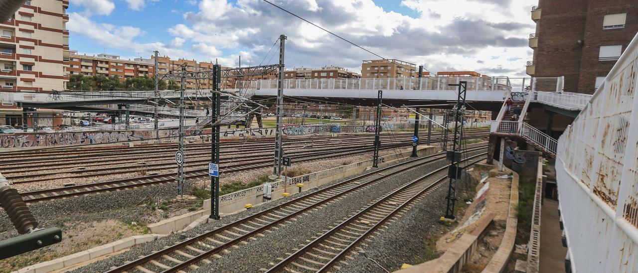 Vías de entrada a València que se soterrarán con las obras del canal de acceso para habilitar el futuro bulevar Federico García Lorca.