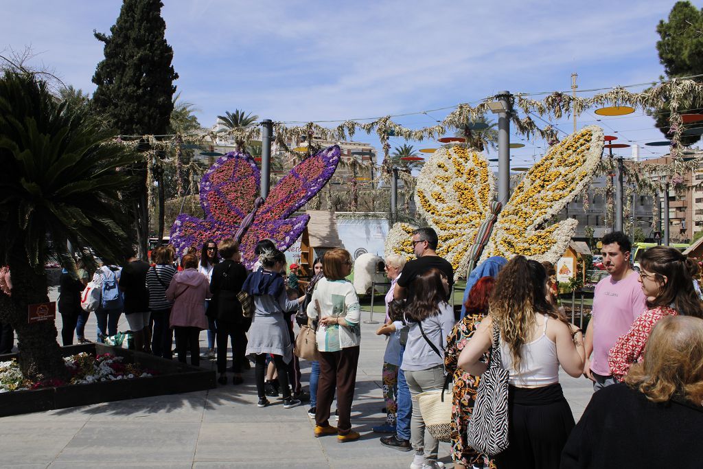 Reparto de pasteles de carne en las Fiestas de Primavera 2024