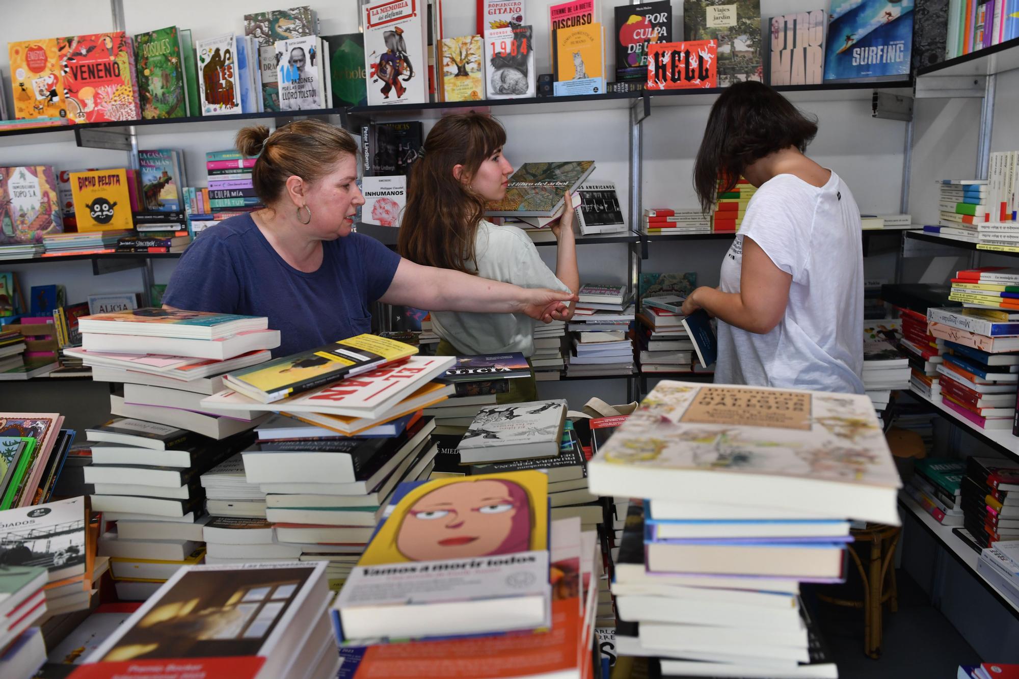 La Feria del Libro de A Coruña se instala en los jardines de Méndez Núñez