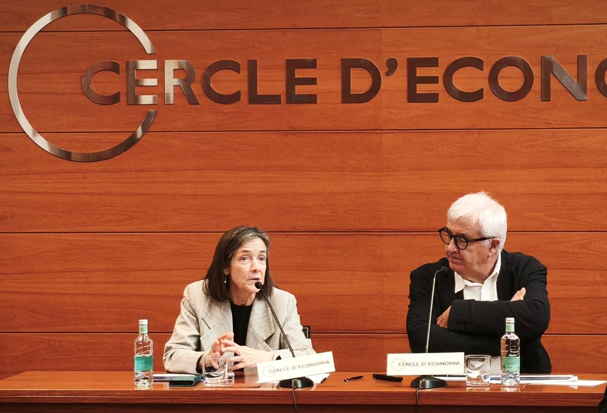 La presidenta del Cercle d’Economia, Teresa Garcia-Milà, y el director general de la institución, Miquel Nadal.