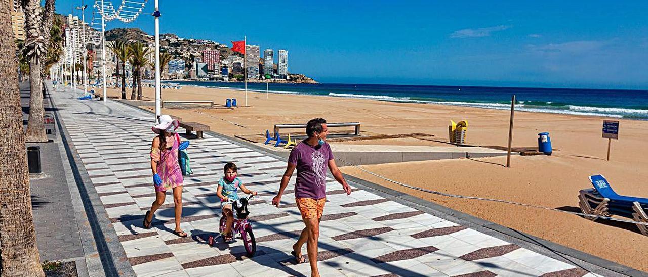 El control del aforo impide garantizar a la provincia abrir las playas el lunes