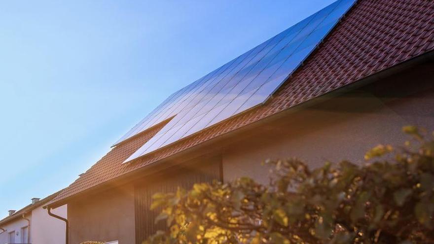 Panells solars en un habitatge