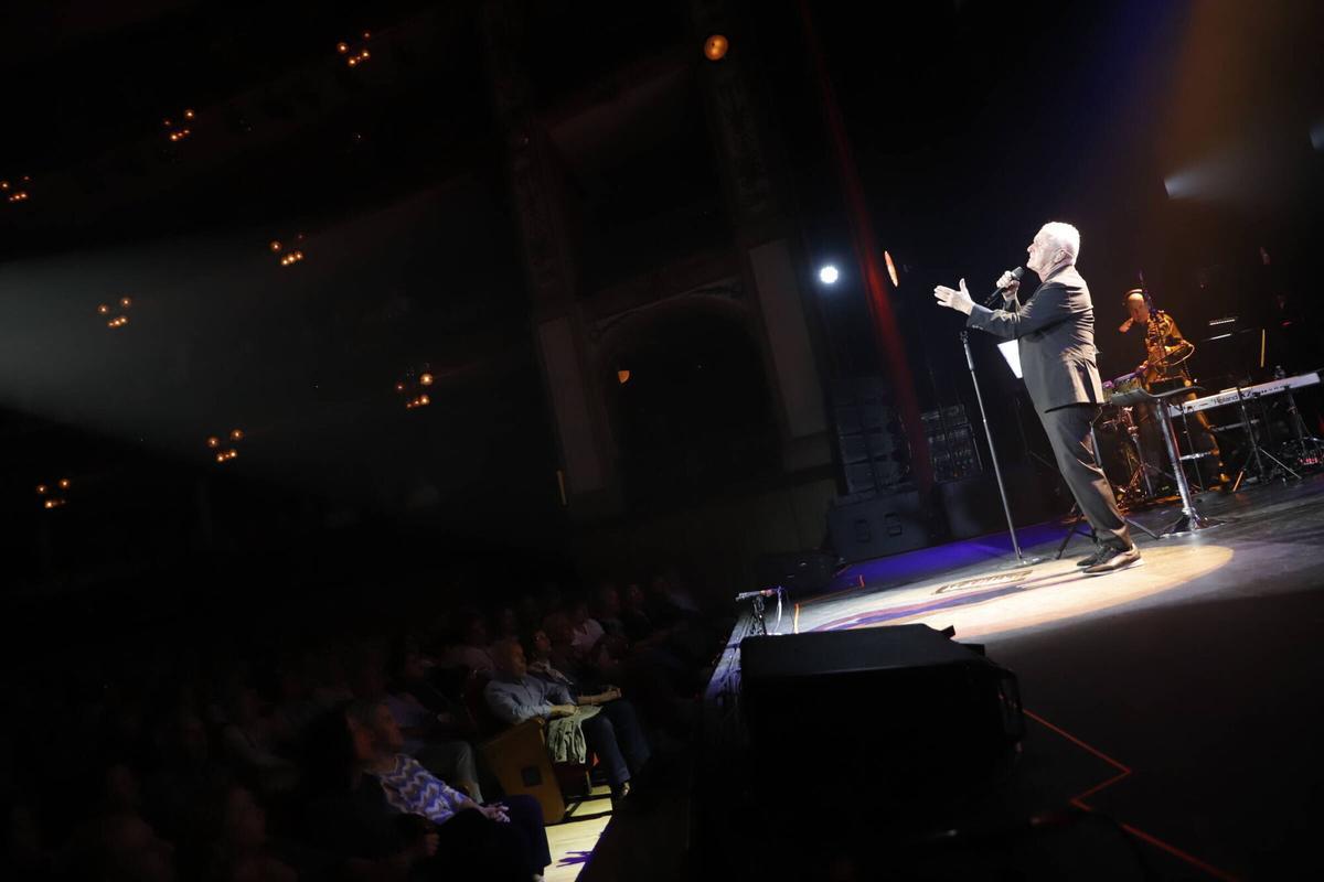 Víctor Manuel llena el Gran Teatro Víctor Manuel llena el Gran Teatro