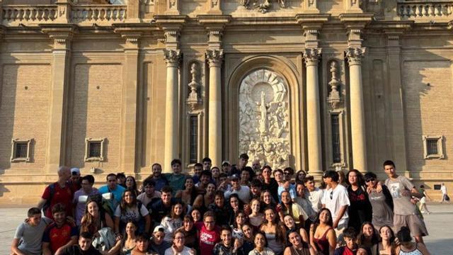 Un momento de la visita a la Virgen del Pilar.
