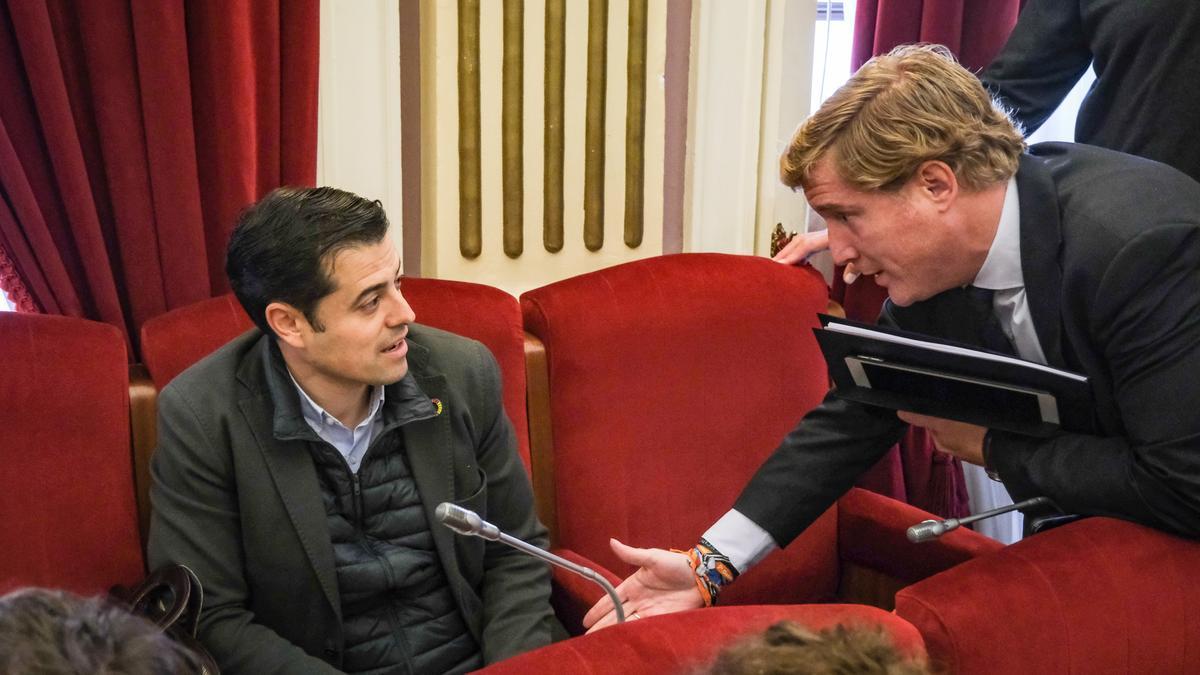 Alejandro Vélez e Ignacio Gragera, ayer, antes de comenzar el pleno.