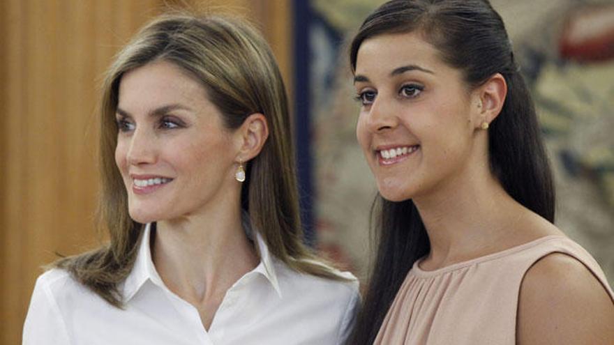 Doña Letizia y Carolina Marín.