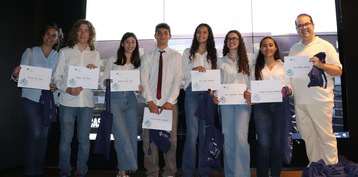 Alumnos del Colegio Carmelitas de Elda, tercer premio.