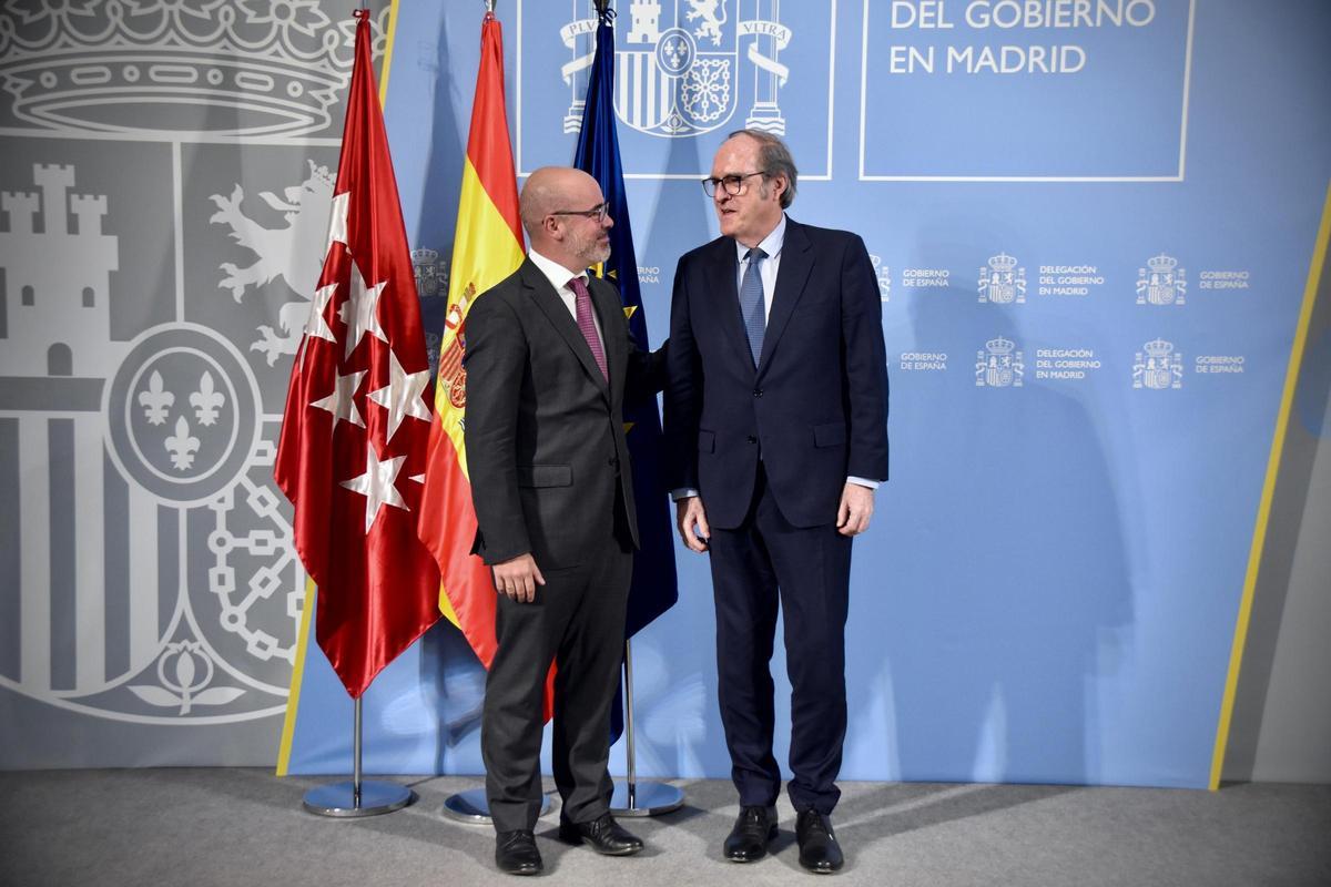 El delegado del Gobierno en Madrid, Francisco Martín, junto al Defensor del Pueblo, Ángel Gabilondo