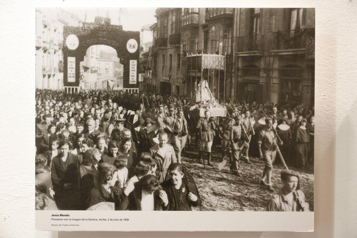 En imágenes: Inauguración de la exposición "Memoria fotográfica de la Asturias franquista"