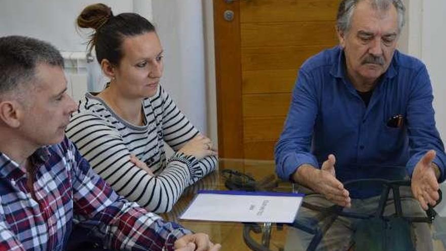 Bea, Romero y Rey en la reunión. // FdV