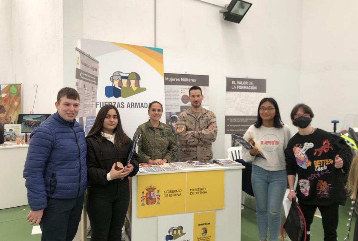 Jóvenes interesados en las Fuerzas Armadas.