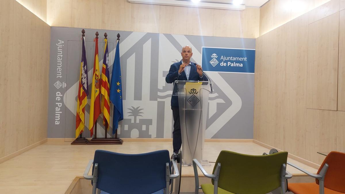 El teniente de alcalde de Urbanismo, Vivienda y Proyectos Estratégicos del Ayuntamiento de Palma, Óscar Fidalgo, comparece en rueda de prensa.