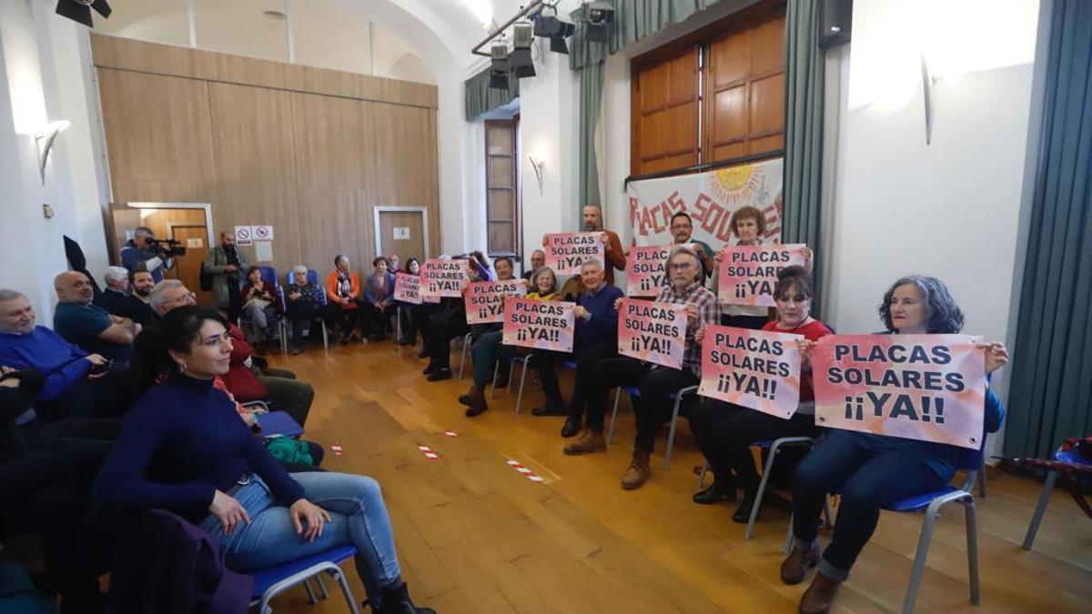 Asamblea de los vecinos del casco, en el centro cívico de la Corredera.