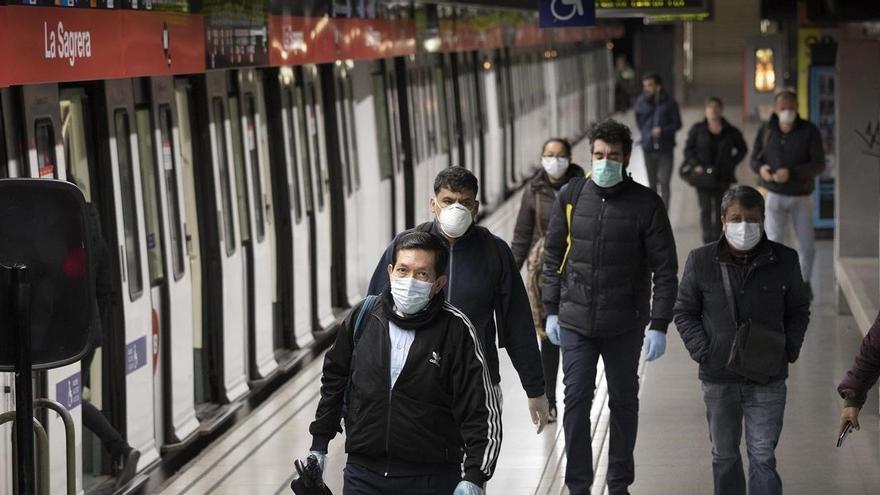 El Gobierno recomienda usar mascarillas en el transporte público a partir del lunes