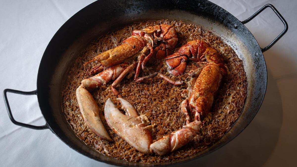 La fideuá de bogavante de El Merendero de la Mari.