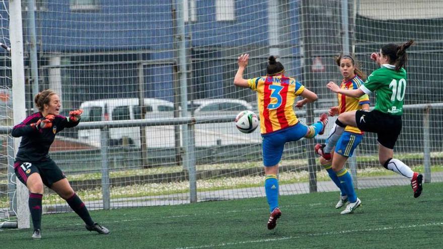 Isina logra el segundo gol del Moderno.