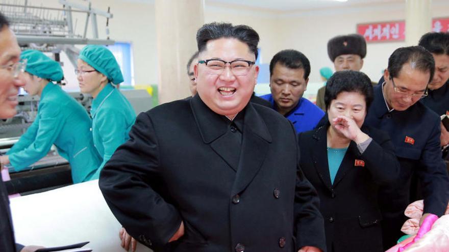 Kim jong-un en una visita en una factoria del nord del país