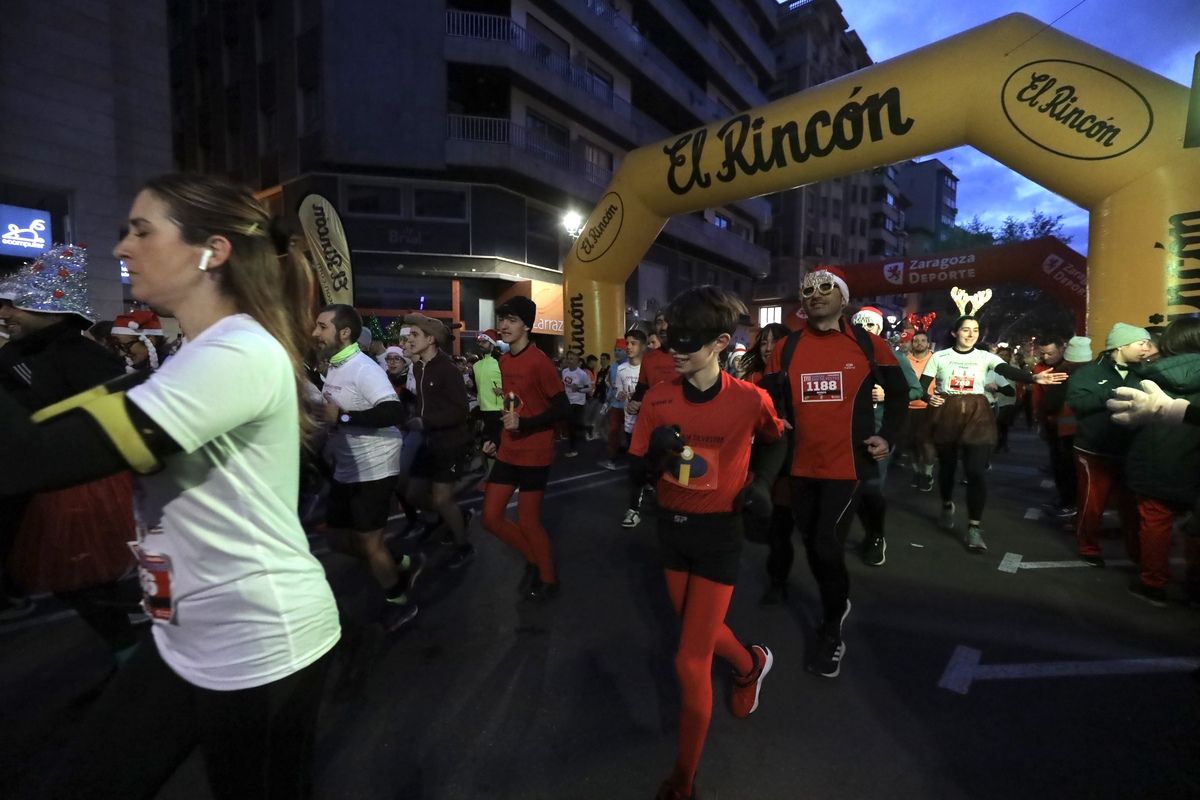 EN IMÁGENES | Zaragoza celebra su decimoctava edición de la San Silvestre