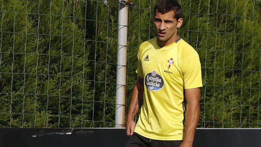 Jonny Castro, durante un entrenamiento del Celta en A Madroa. // Alba Villar