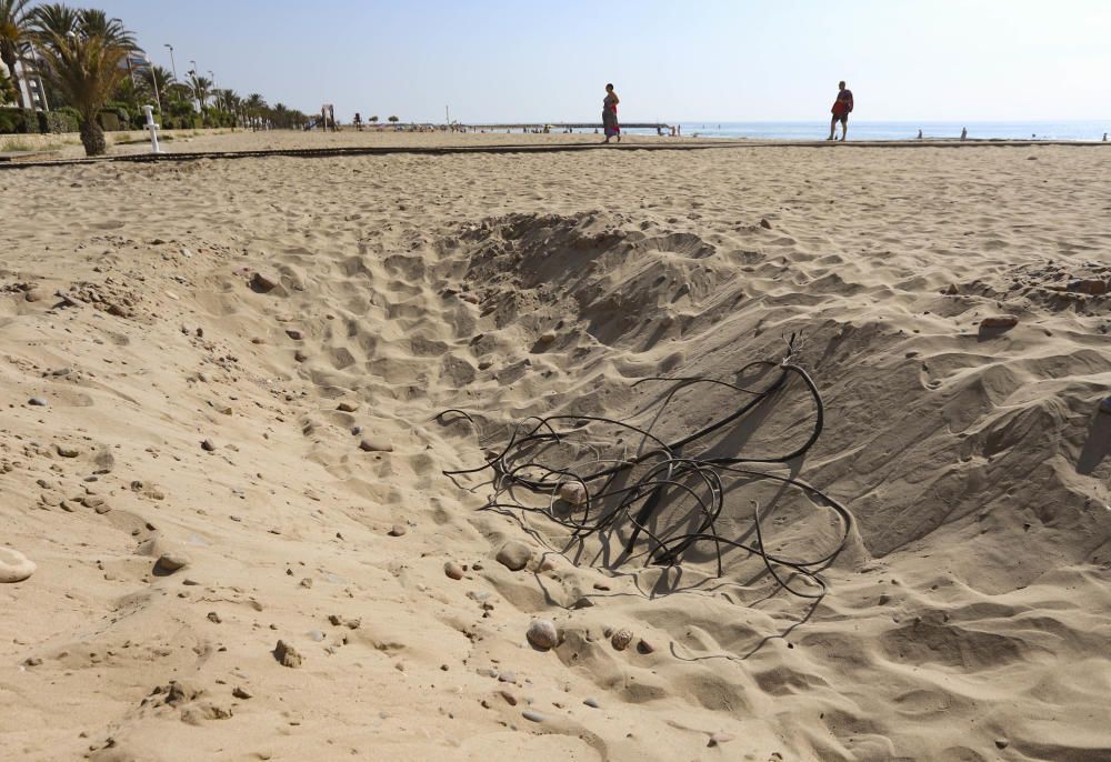 Aumentan las críticas por el estado de la playa del Port de Sagunt