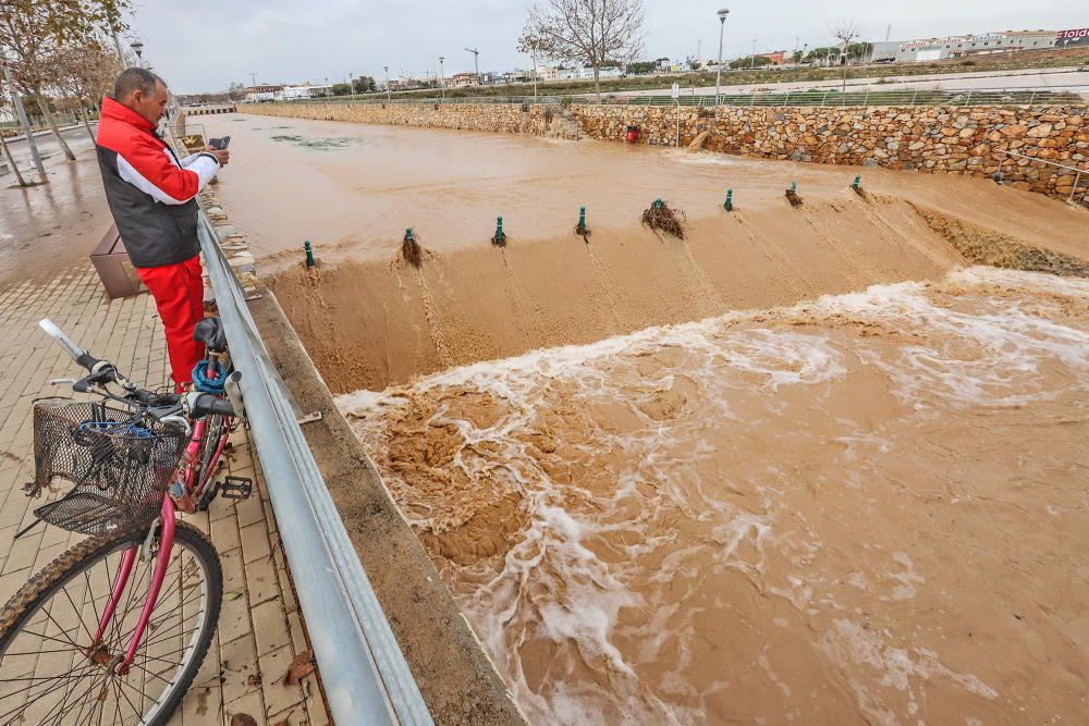 Los pluviómetros han recogido más de cien litros por metro cuadrado en Pilar de la Horadada tras el paso de la borrasca Gloria