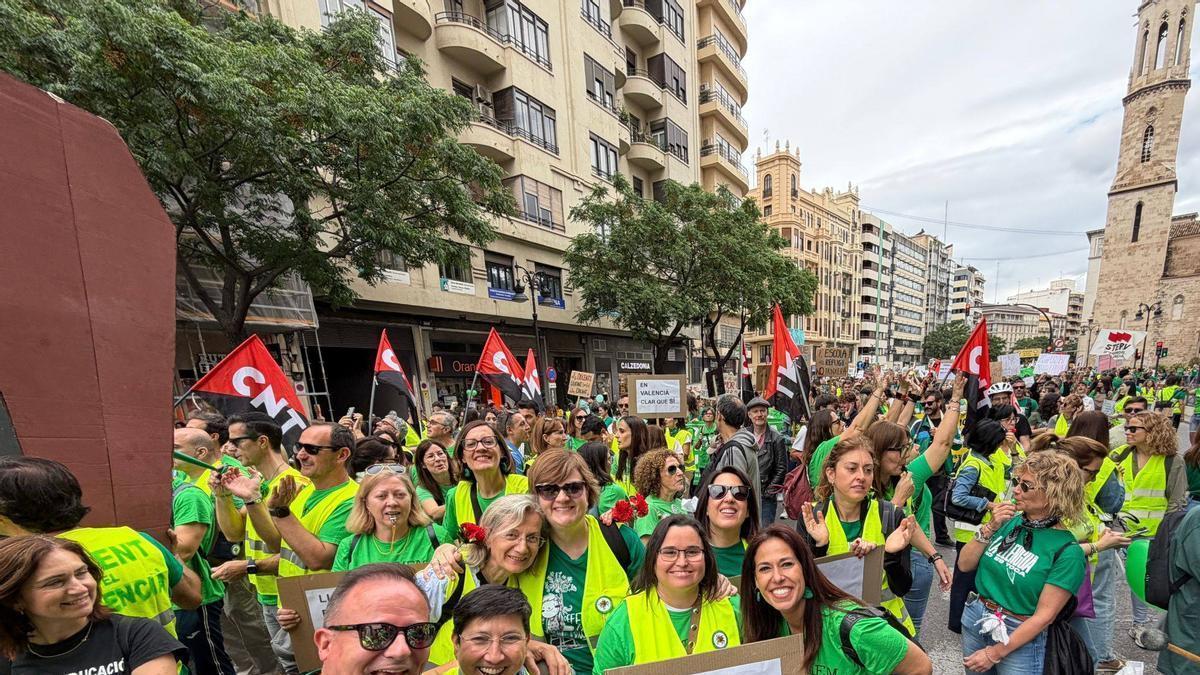 Algunos docentes de la Safor en la manifestación del pasado viernes.